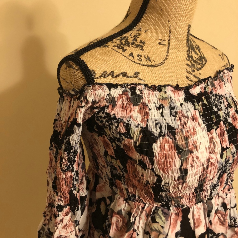 BRAND NEW floral off the shoulder bell sleeve top - Picture 2 of 8